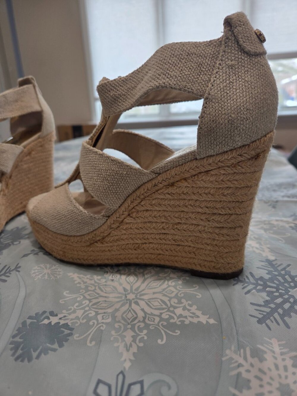 Size 8 - Michael Kors Beige Espadrille Wedge Sandals with Gold Zipper - Picture 3 of 10